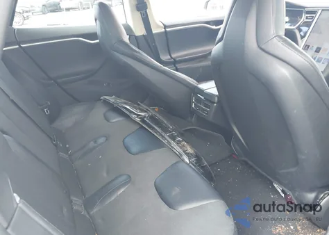 2013 Tesla Model S z USA, uszkodzony, nr VIN 5YJSA1AG2DFP04036